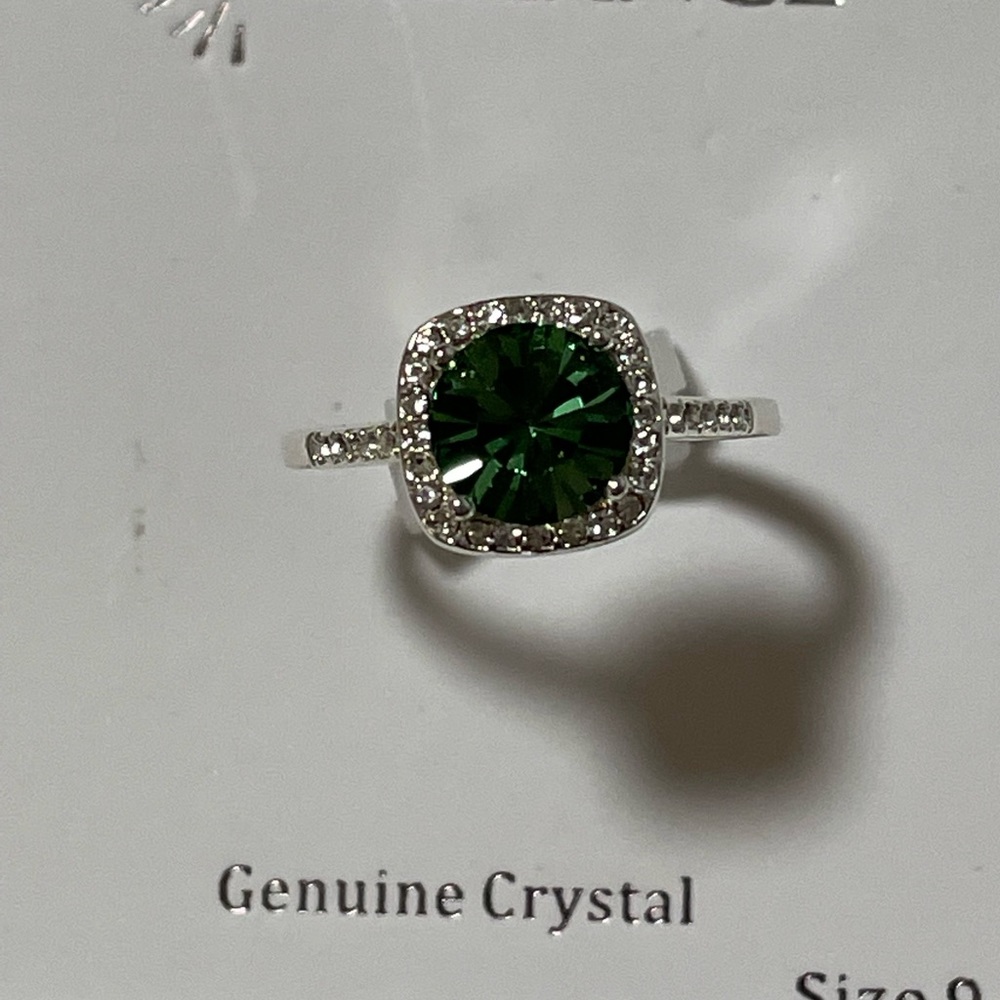 Emerald Green Crystal Ring Brilliance - Picture 8 of 9